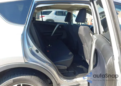 2017 Toyota Rav4 Xle z USA, uszkodzony, nr VIN 2T3RFREV8HW688593